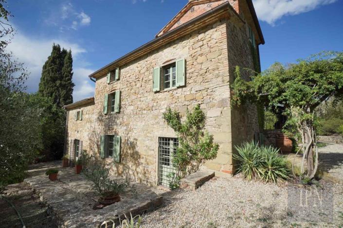 Image No.8-7 Bed Farmhouse for sale