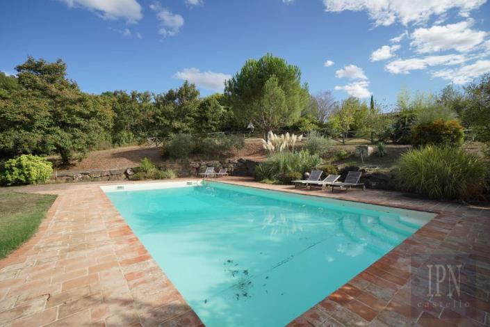 Image No.14-7 Bed Farmhouse for sale