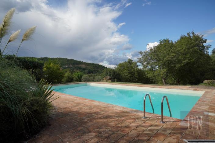 Image No.16-7 Bed Farmhouse for sale