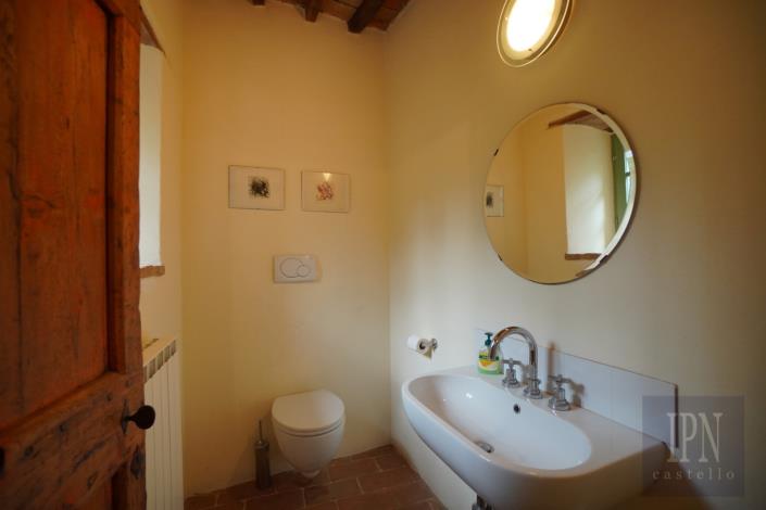 Image No.26-7 Bed Farmhouse for sale