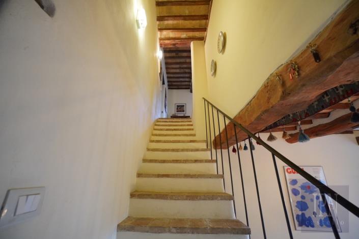 Image No.28-7 Bed Farmhouse for sale