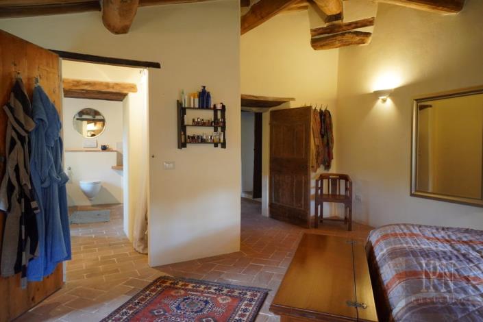 Image No.38-7 Bed Farmhouse for sale