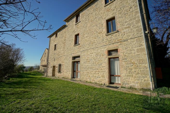 Image No.10-Ferme de 12 chambres à vendre à Pietralunga
