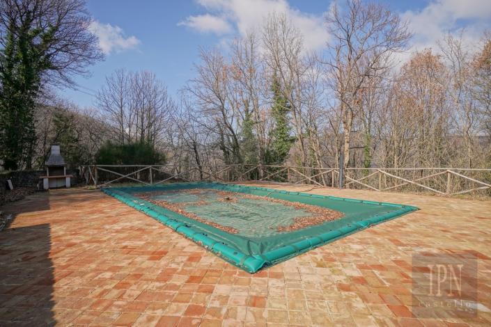 Image No.11-3 Bed Farmhouse for sale