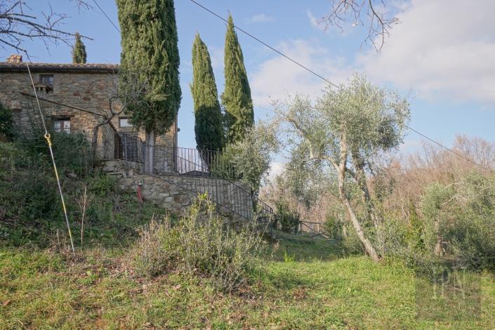 Image No.14-3 Bed Farmhouse for sale