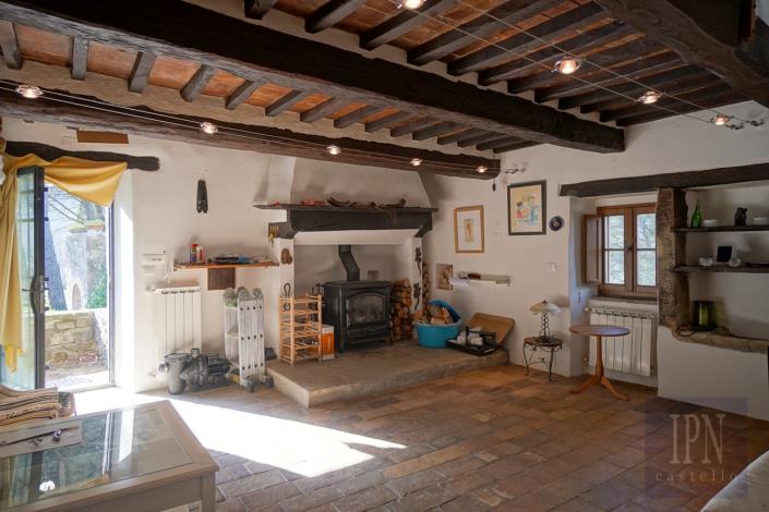 Image No.17-3 Bed Farmhouse for sale