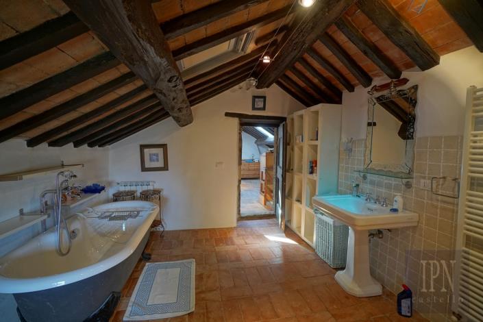 Image No.33-3 Bed Farmhouse for sale