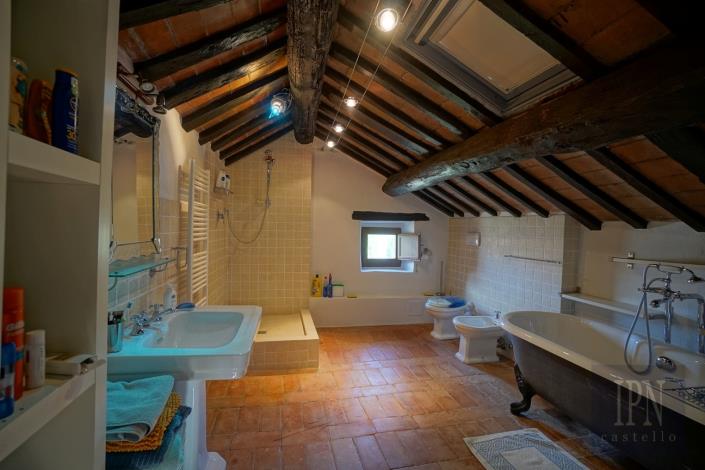 Image No.34-3 Bed Farmhouse for sale