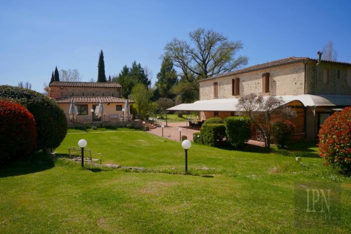 Image No.20-19 Bed Hotel for sale