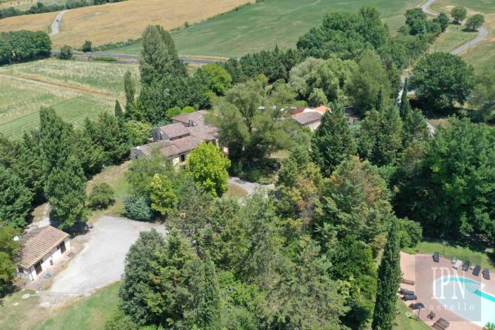 Image No.5-19 Bed Hotel for sale