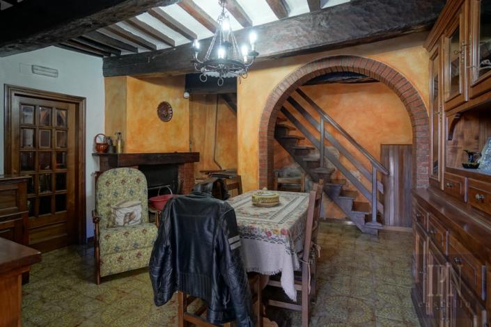 Image No.18-3 Bed Farmhouse for sale