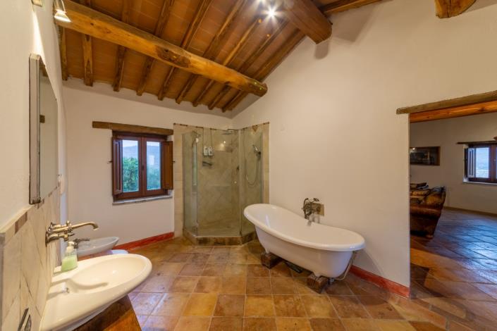 Image No.26-8 Bed Farmhouse for sale