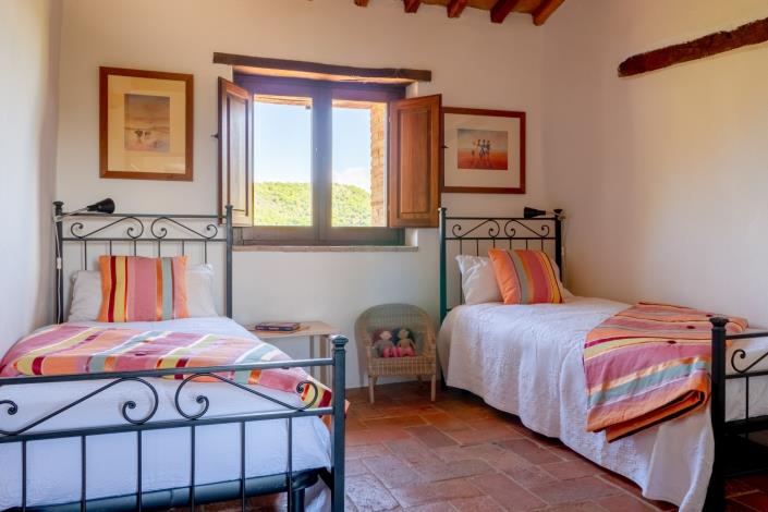 Image No.38-8 Bed Farmhouse for sale