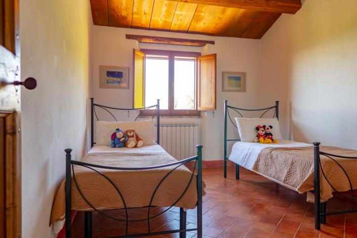 Image No.42-8 Bed Farmhouse for sale