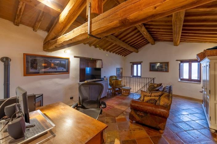 Image No.59-8 Bed Farmhouse for sale