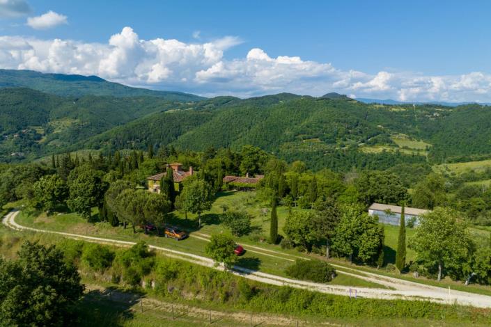 Image No.2-9 Bed Farmhouse for sale