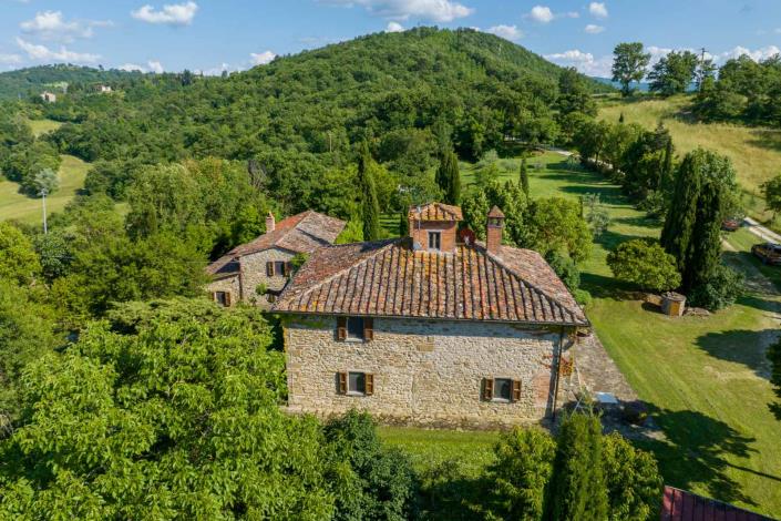 Image No.6-9 Bed Farmhouse for sale