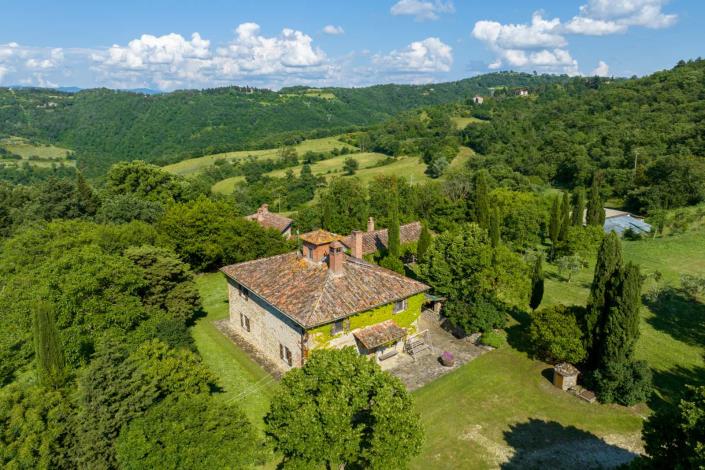 Image No.7-9 Bed Farmhouse for sale
