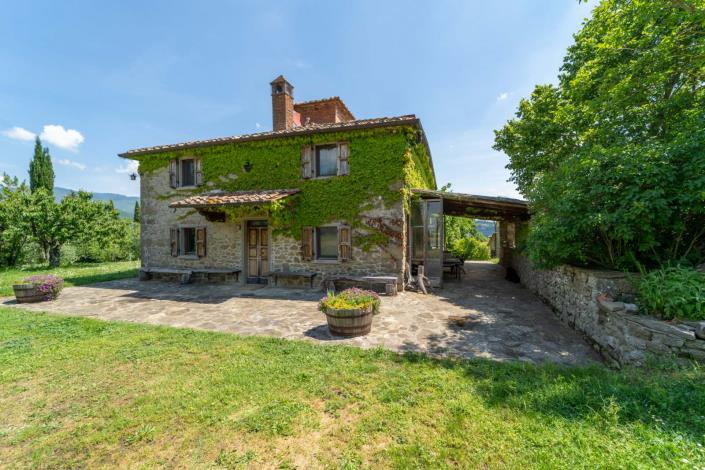 Image No.8-9 Bed Farmhouse for sale