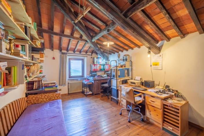 Image No.13-9 Bed Farmhouse for sale