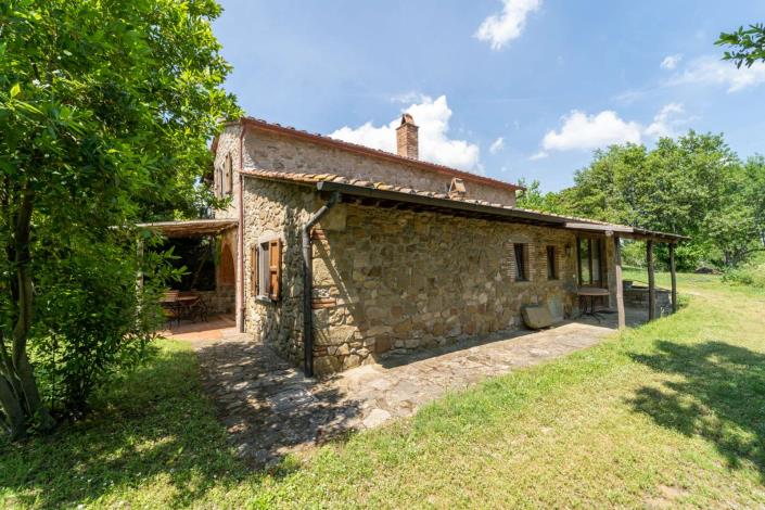 Image No.16-9 Bed Farmhouse for sale