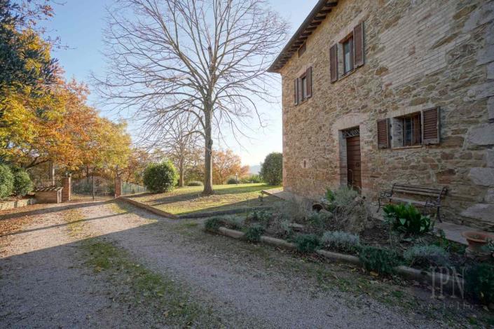 Image No.10-4 Bed Farmhouse for sale