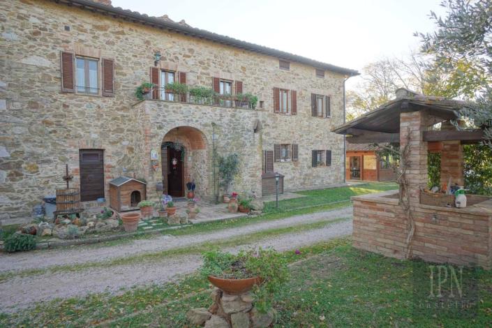 Image No.11-4 Bed Farmhouse for sale