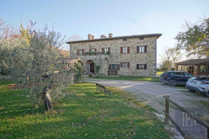 Image No.12-4 Bed Farmhouse for sale