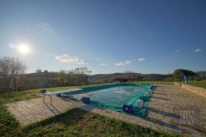 Image No.15-4 Bed Farmhouse for sale