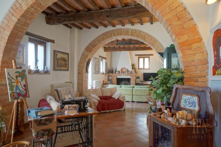 Image No.21-4 Bed Farmhouse for sale