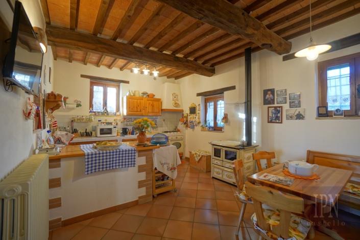 Image No.23-4 Bed Farmhouse for sale