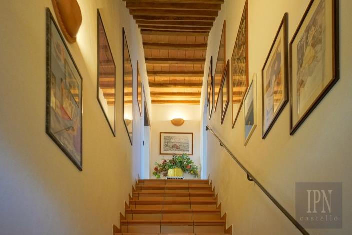 Image No.25-4 Bed Farmhouse for sale