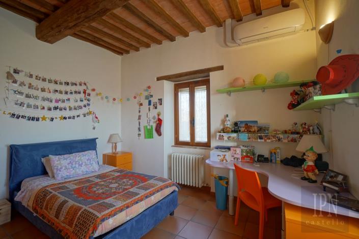 Image No.27-4 Bed Farmhouse for sale