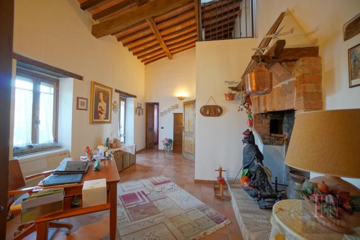 Image No.32-4 Bed Farmhouse for sale