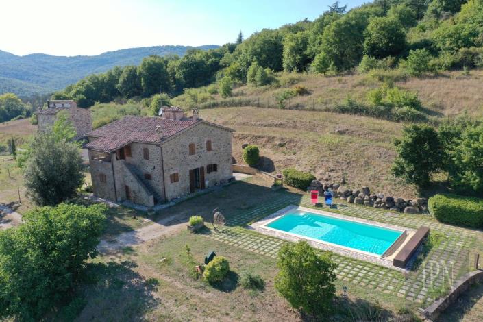 Image No.1-6 Bed Farmhouse for sale