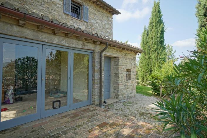 Image No.13-6 Bed Farmhouse for sale