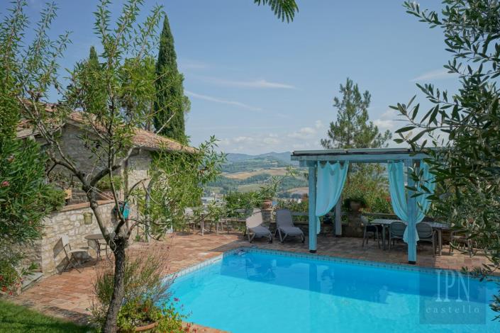 Image No.17-6 Bed Farmhouse for sale