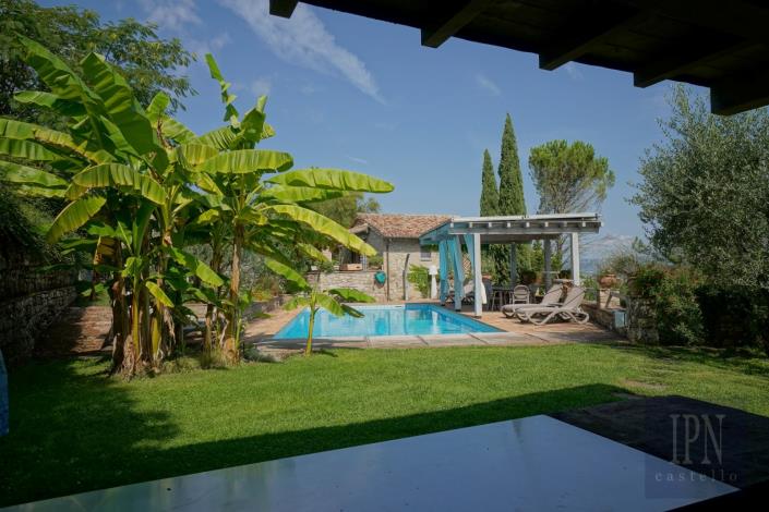 Image No.18-6 Bed Farmhouse for sale