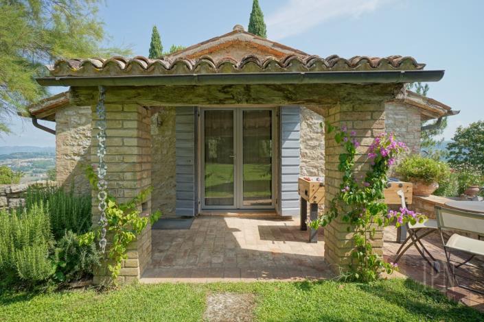 Image No.19-6 Bed Farmhouse for sale