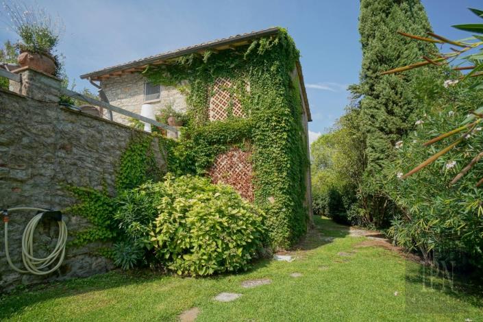 Image No.20-6 Bed Farmhouse for sale