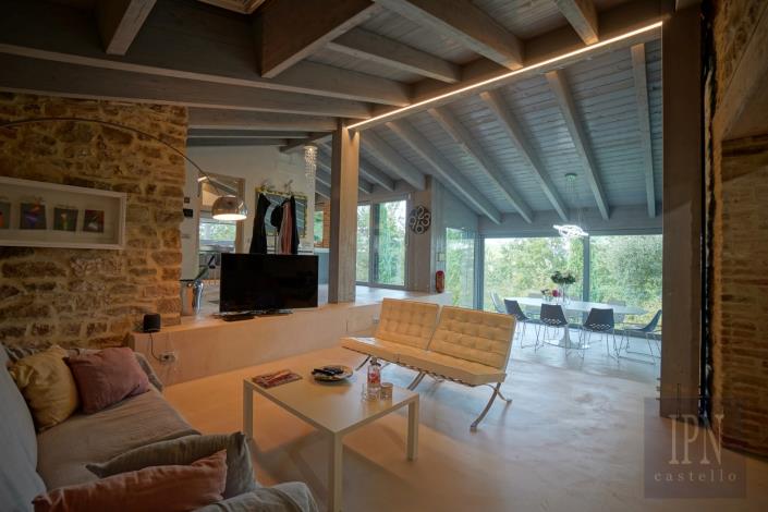 Image No.27-6 Bed Farmhouse for sale