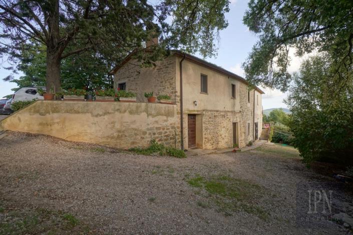 Image No.11-5 Bed Farmhouse for sale