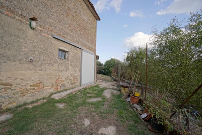 Image No.18-5 Bed Farmhouse for sale