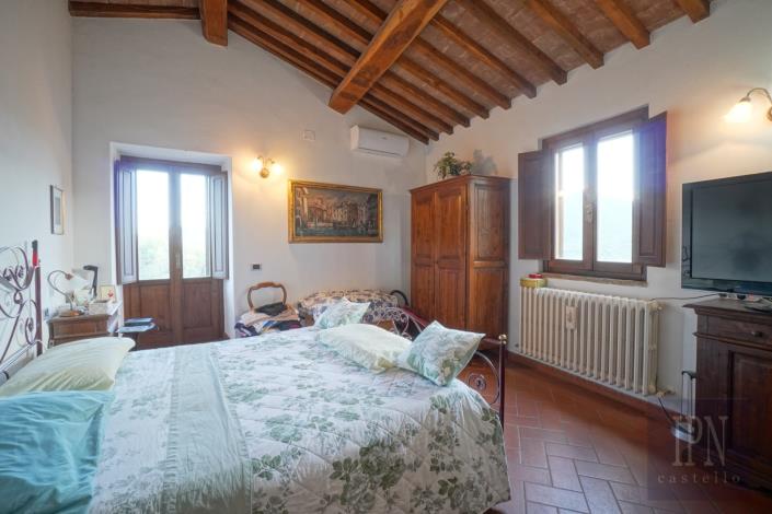 Image No.25-5 Bed Farmhouse for sale