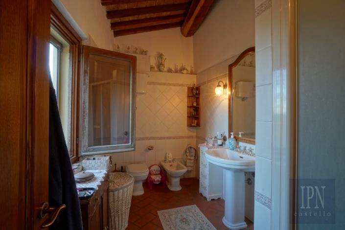 Image No.29-5 Bed Farmhouse for sale