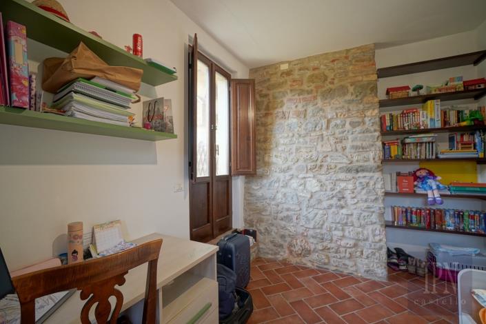 Image No.41-5 Bed Farmhouse for sale