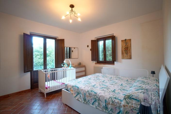 Image No.45-5 Bed Farmhouse for sale