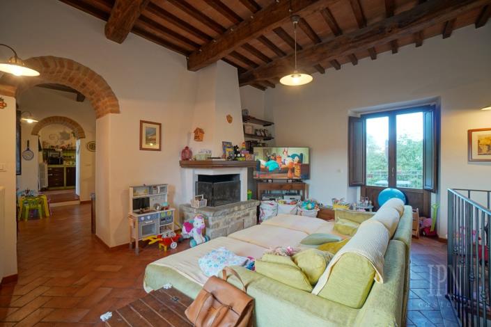 Image No.51-5 Bed Farmhouse for sale