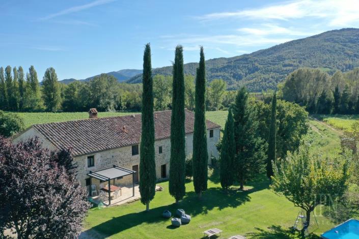 Image No.1-Ferme de 9 chambres à vendre à Umbertide
