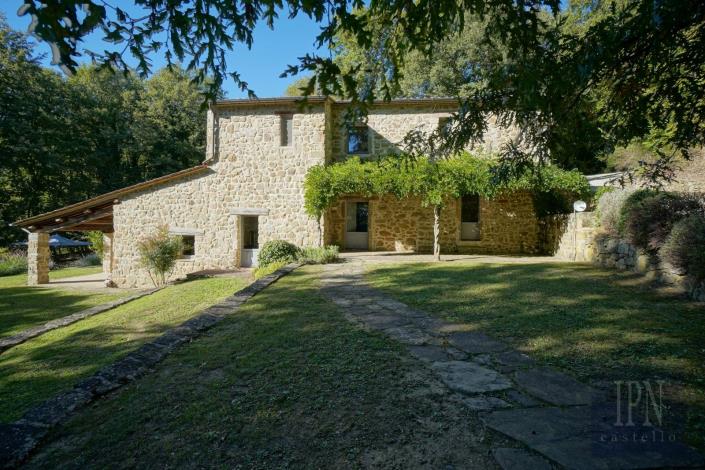 Image No.2-4 Bed Farmhouse for sale